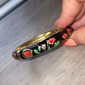 Vintage gold floral clamper 😍🌸